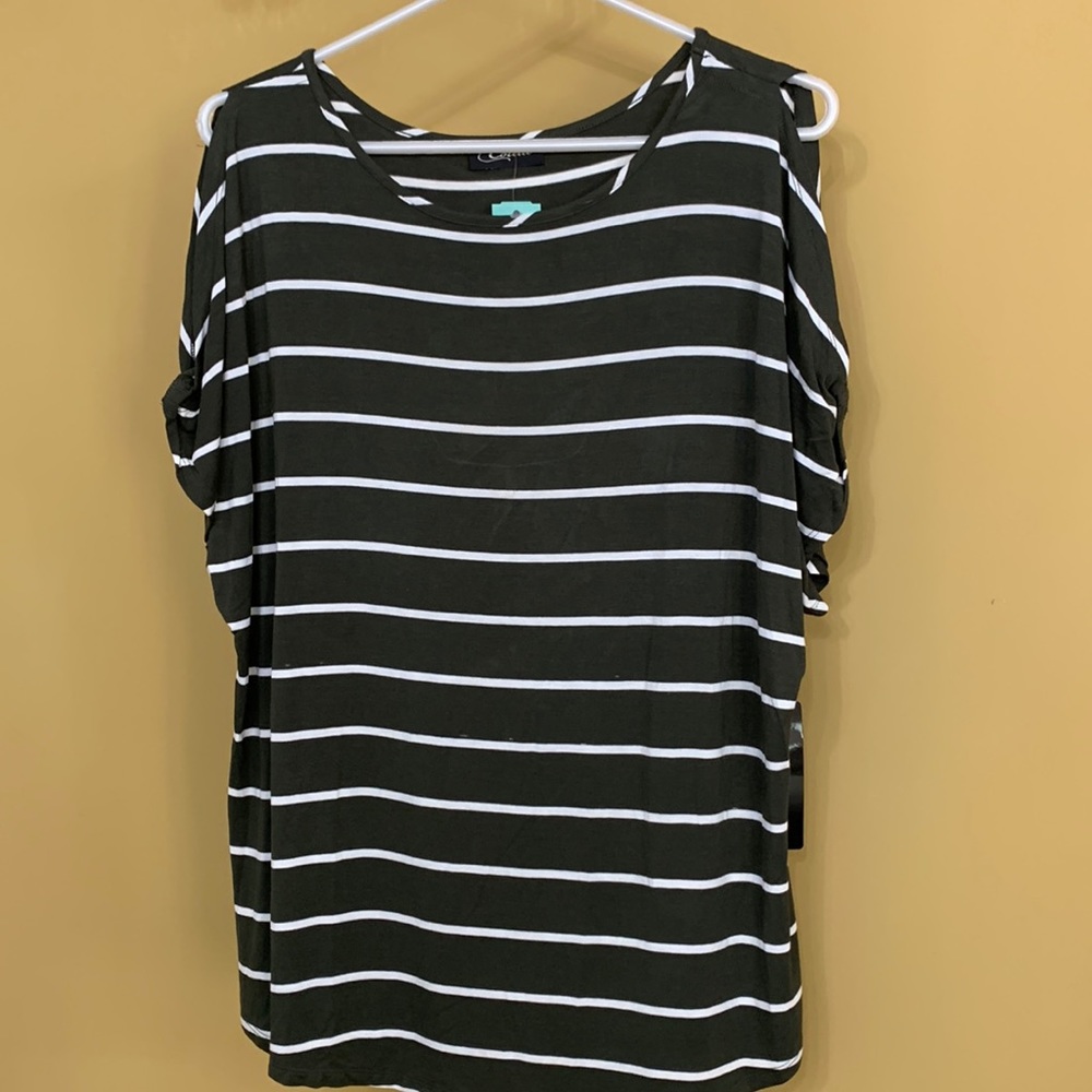 NWT Colette Romeu Cold Shoulder Knit Top